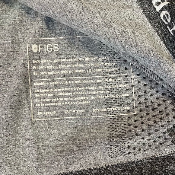 FIGS Seamless Underscrub Sleeveless Tank Top Gray Women’s Size Large Scrubs - Picture 4 of 8